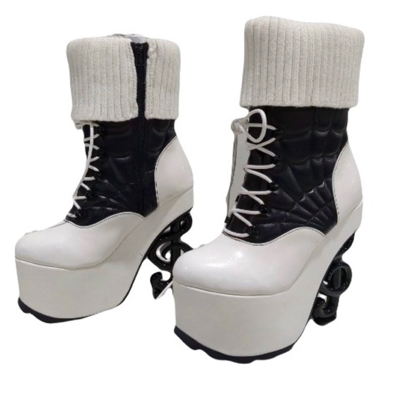 RARE! 🎶 MONSTER HIGH X YRU Operetta Phantom Platform Boots Black/White Sz 8 🎵 - Picture 3 of 14